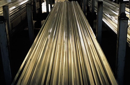 Anodizing and aluminium colouring